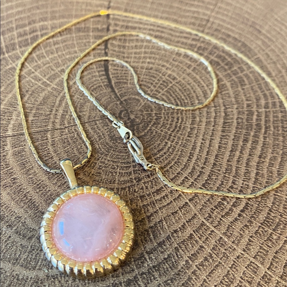 NWOT Dreamy Pink Fashion Necklace Gold Chain